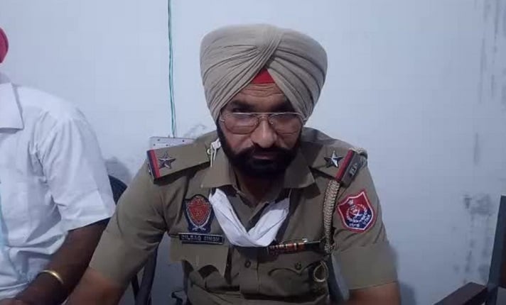 एक बेटा अफसर दूसरा नेता, सड़कों पर पड़ी मिली बूढ़ी मां, सिर में पड़े कीड़े