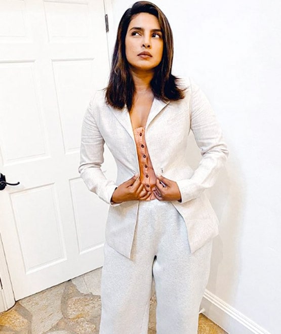 प्रियंका से माधुरी तक, 2020 को लेकर अभिनेत्रियों ने शेयर किए फनी मीम