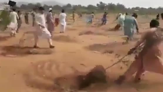 पाकिस्तानियों के इस वीडियो ने इमरान को कर दिया शर्मसार