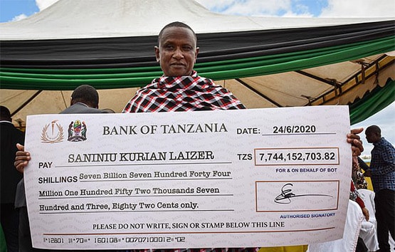 खुदाई करते-करते युवक को मिली ऐसी बेशकीमती चीज, 14 करोड़ रुपये में बिकी