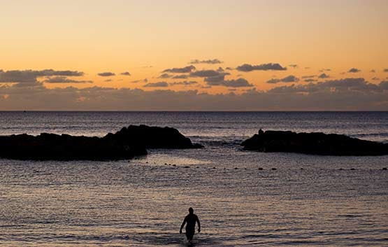 कोरोना में भी अमीरों की पार्टियां, गेस्ट का 15 मिनट में होता है टेस्ट