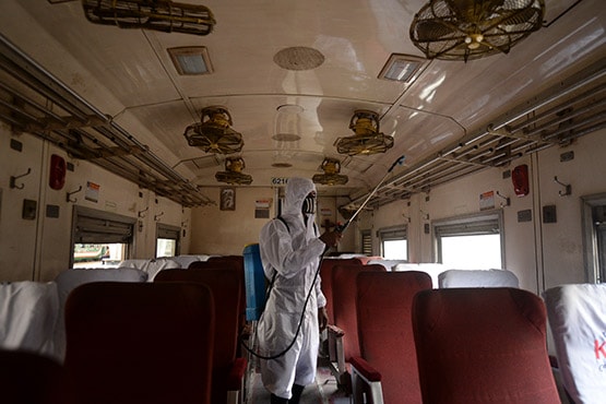 ट्रेन में 8 फीट के दायरे में बैठने वाले हो सकते हैं कोरोना संक्रमित: स्टडी