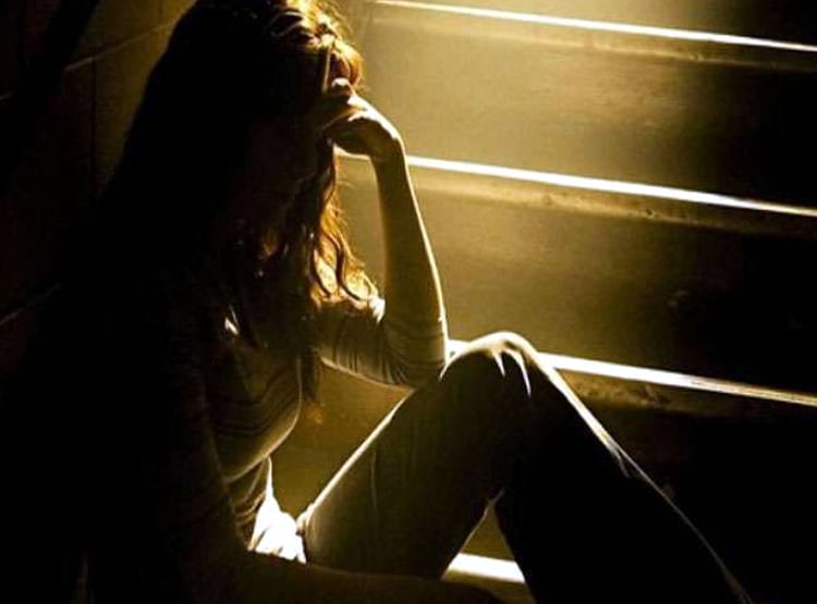 गोरखपुर: घर के बाहर से लड़की को उठाकर रेप, सिगरेट से दागा शरीर