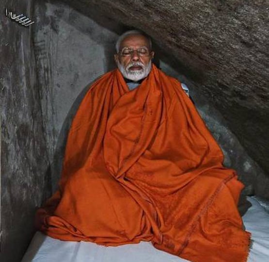 वाराणसी से बहरीन तक, अयोध्या से पहले इन जगहों पर दिखा है मोदी का भक्त अवतार