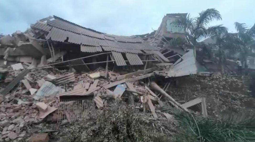 जमींदोज हो गई 5 मंजिला इमारत