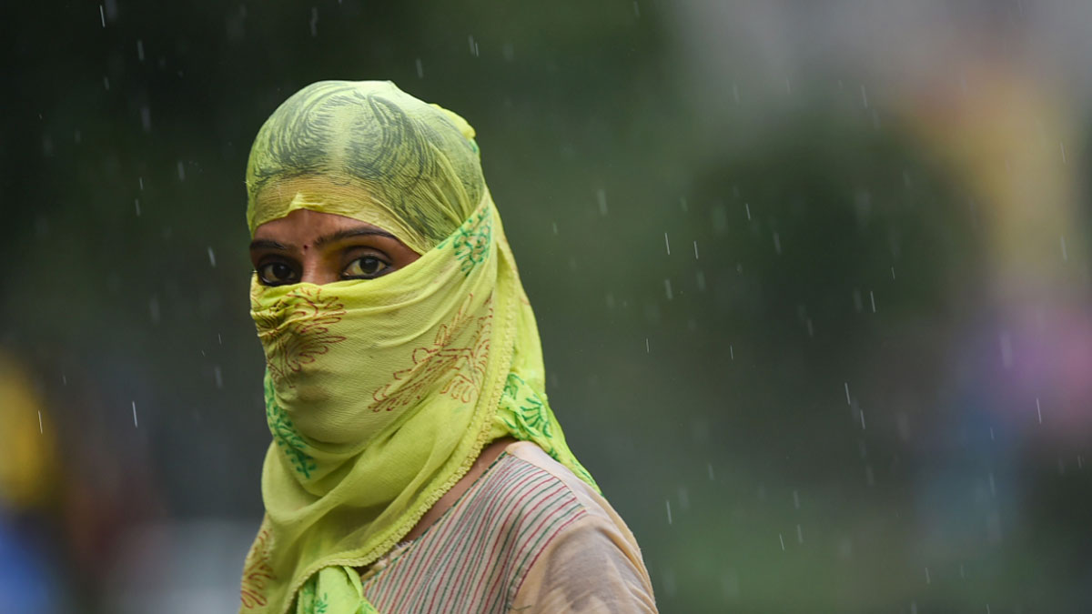 भारी बारिश से जनजीवन प्रभावित (पीटीआई)