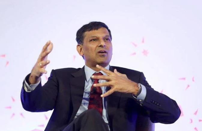 रघुराम की सलाह- खत्म करें मोरेटोरियम, रेटिंग एजेंसियों को न दें भाव