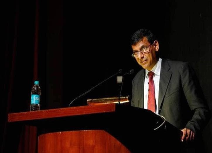 रघुराम की सलाह- खत्म करें मोरेटोरियम, रेटिंग एजेंसियों को न दें भाव