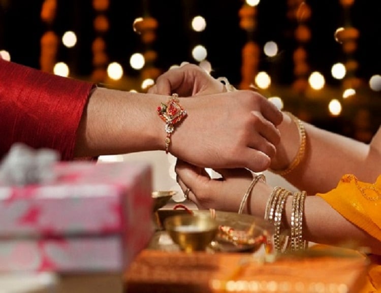 छेड़छाड़ का आरोपी बंधवाए पीड़िता से राखी, इंदौर हाईकोर्ट का आदेश