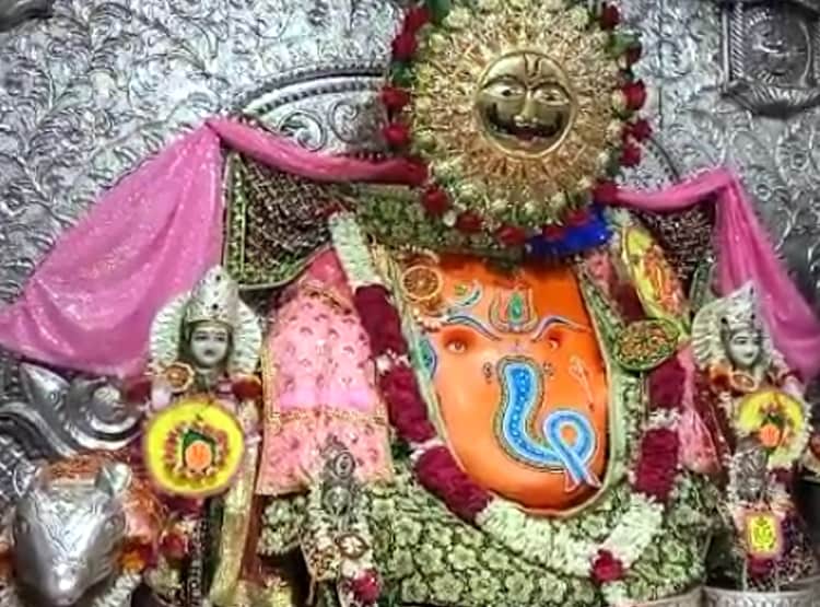 खजराना गणेश को चढ़ी अष्ट धातु से बनी, हीरे जड़ी विशाल राखी