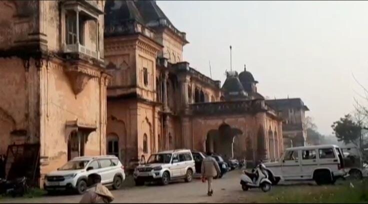  चोरी हुआ नवाब का सिंहासन