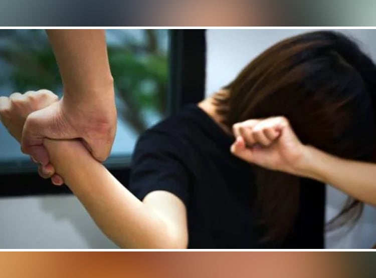 MP: 14 साल की लड़की से दरिंदगी, शराब पिलाकर 5 लड़कों ने किया गैंगरेप