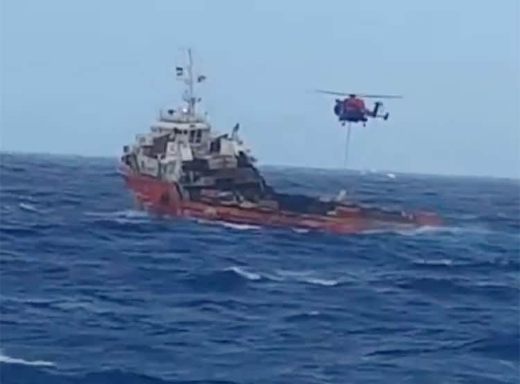 ...जब तेल रिसाव संकट से निपटने पहुंचा चेतक हेलिकॉप्टर