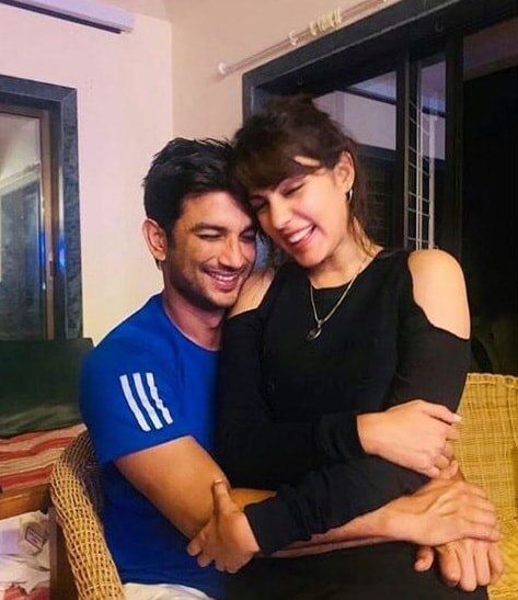 सुशांत केस में रिया का परिवार भी आरोपों के घेरे में, जानें फैमिली में है कौन-कौन