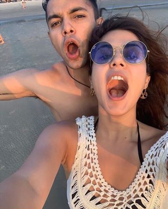 सुशांत केस में रिया का परिवार भी आरोपों के घेरे में, जानें फैमिली में है कौन-कौन