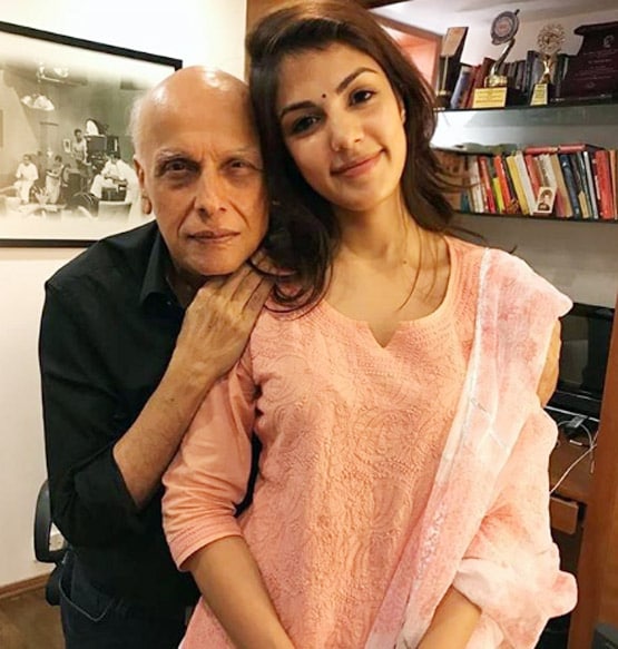 2 साल पहले रिया-महेश भट्ट के नाम पर शुरू हुई थी चर्चा, जब सामने आई थी ये तस्वीर