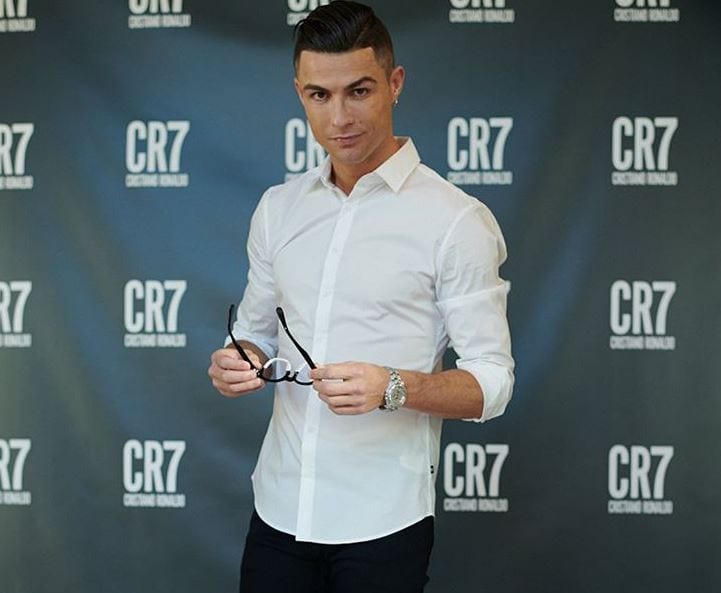 रोनाल्डो ने खरीदी दुनिया की सबसे महंगी कार, दाम सुन दंग रह जाएंगे आप