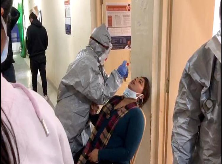 भारत में कोरोना की रफ्तार अभी धीमी होने के संकेत नहीं: स्टडी