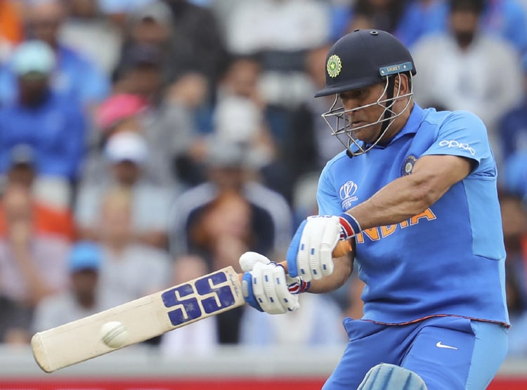 रन आउट से शुरू हुआ था धोनी का करियर और रन आउट पर ही खत्म