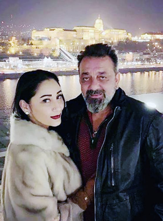 मान्यता ने संजय के फैंस का किया शुक्रिया, बताया मुंबई में होगा शुरुआती इलाज