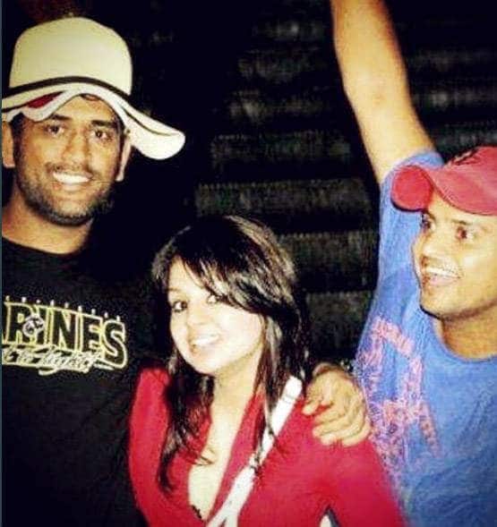 धोनी ने अपनी शादी की भनक तक नहीं लगने दी थी, जानें लव स्टोरी