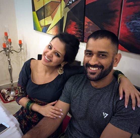 धोनी ने अपनी शादी की भनक तक नहीं लगने दी थी, जानें लव स्टोरी