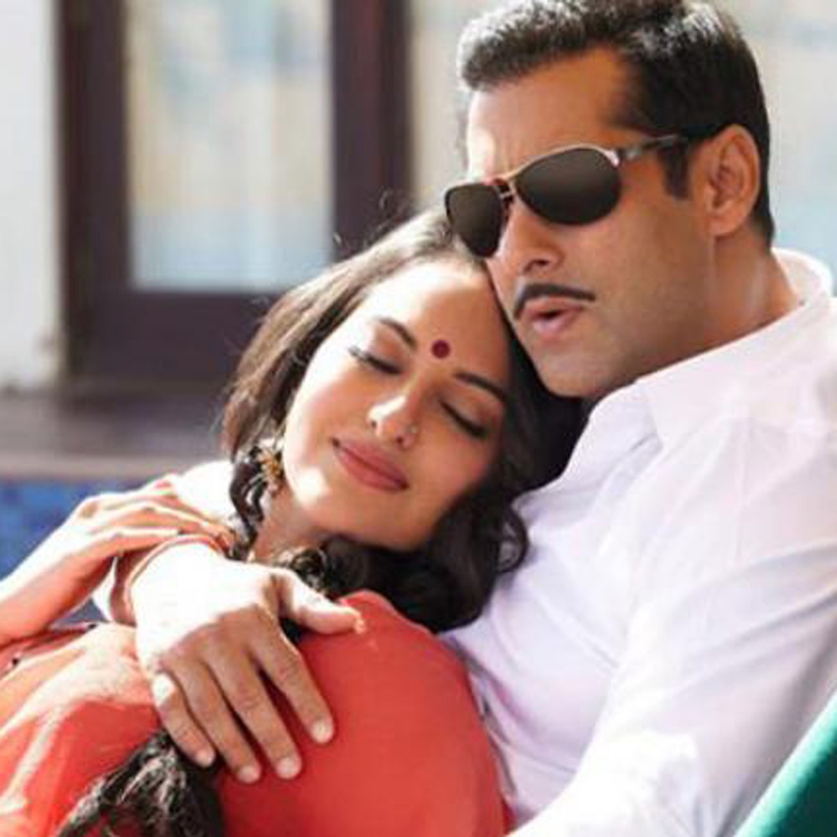 सोनाक्षी सिन्हा- दबंग 