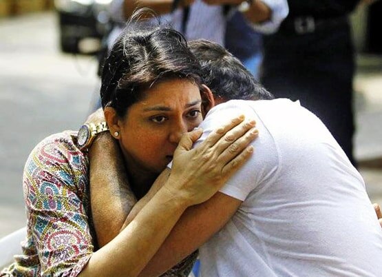 भाई संजय के साथ अस्पताल पहुंची प्रिया दत्त, कैंसर का होगा इलाज