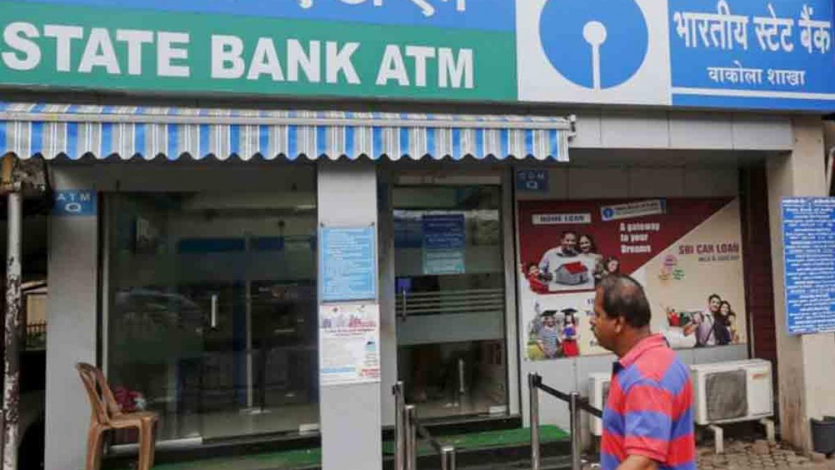 अब दरवाजे पर ATM
