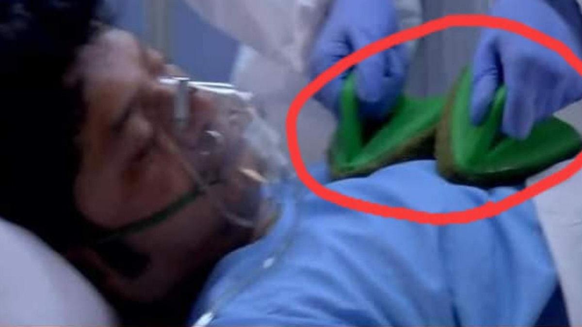 बाथब्रश से मरीज का इलाज