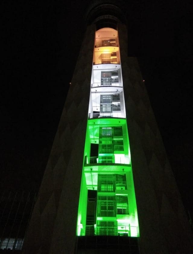 देश कैसे मना रहा है आजादी का 74वां जश्न, देखें लाइव तस्वीरें