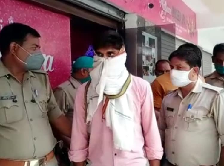 यूनिसेक्स स्पा सेंटर में चल रहा था सेक्स रैकेट, अंदर मिला आपत्तिजनक सामान