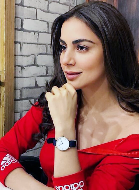 ब्लैक स्व‍िमसूट में श्रद्धा आर्या का ग्लैमरस अंदाज, शेयर की फोटोज