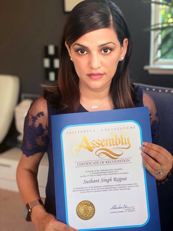 सुशांत का नया वीडियो, फिल्म धोनी की कामयाबी पर बहनों के साथ सेलिब्रेशन