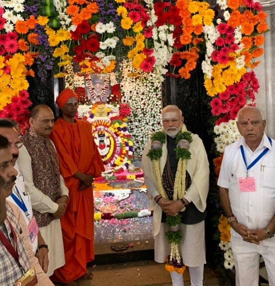 वाराणसी से बहरीन तक, अयोध्या से पहले इन जगहों पर दिखा है मोदी का भक्त अवतार