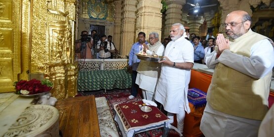 वाराणसी से बहरीन तक, अयोध्या से पहले इन जगहों पर दिखा है मोदी का भक्त अवतार