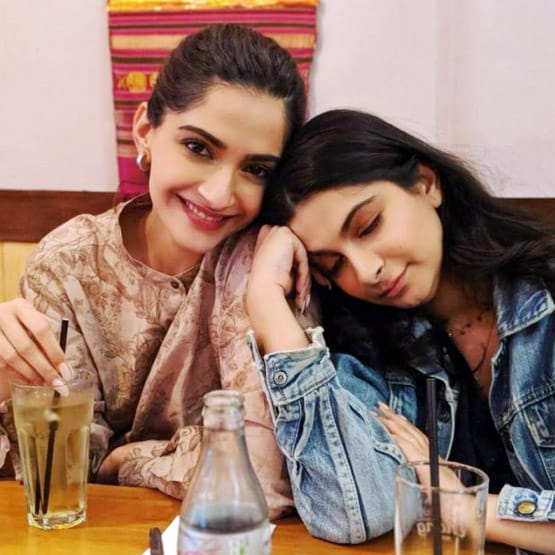 सारा-इब्राहिम से जाह्नवी-खुशी तक, सोशल मीडिया पर फेमस बॉलीवुड के ये भाई-बहन