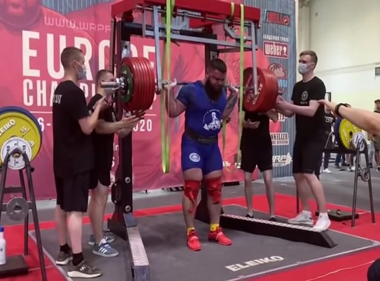 वेटलिफ्टर उठा रहा था 400 किलो वजन तभी टूट गया घुटना और फिर...