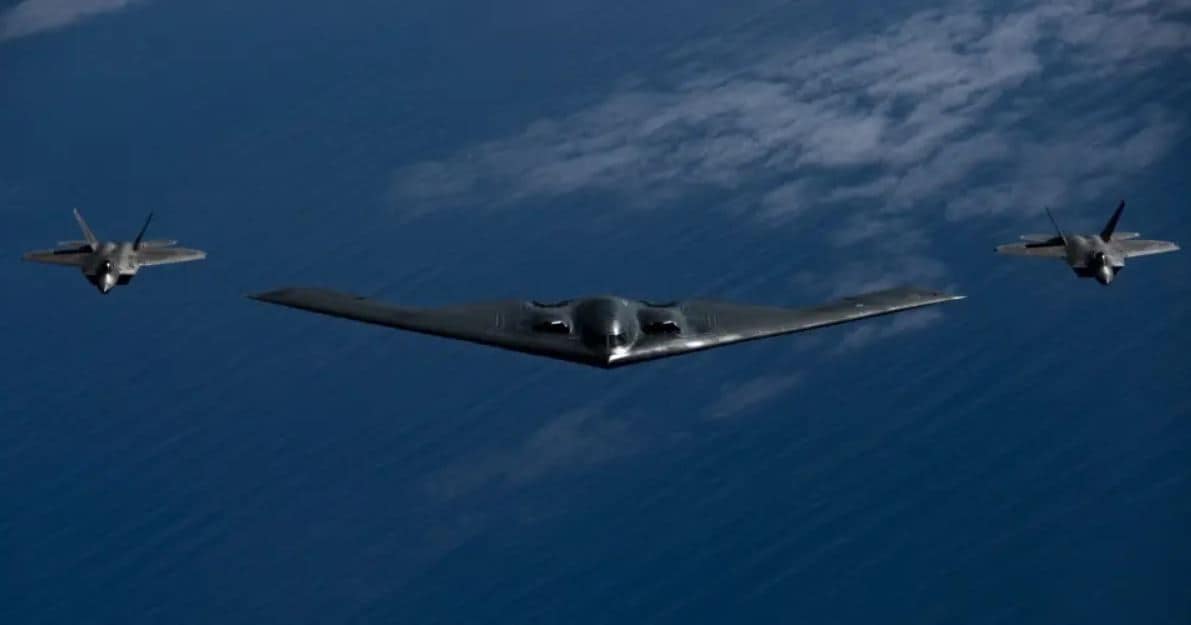 साउथ चाइना सी में चरम पर तनाव, US ने तैनात किए परमाणु बम वर्षक विमान