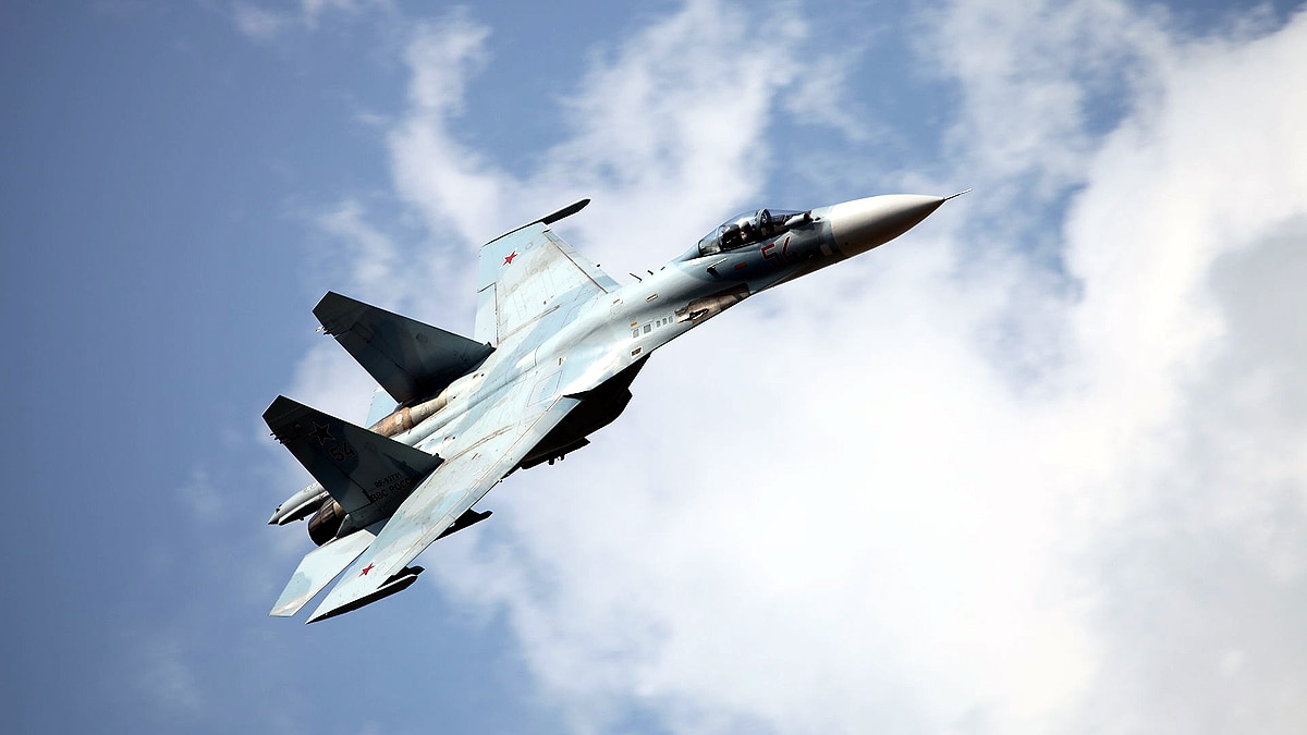 Russia Sukhoi 27 Fighter Jets Followed US B52 Bomber