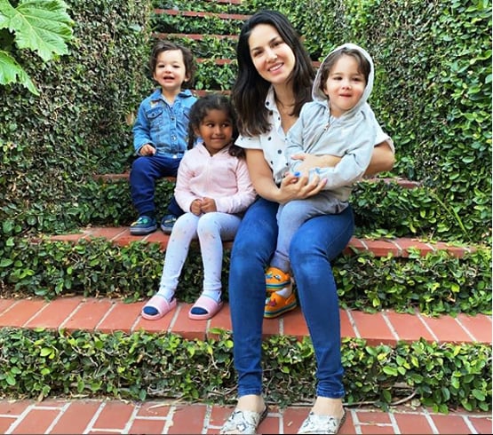 अपने बच्चों को फायर सेफ्टी सेशन दिला रहीं सनी लियोनी, देखें क्यूट फोटोज