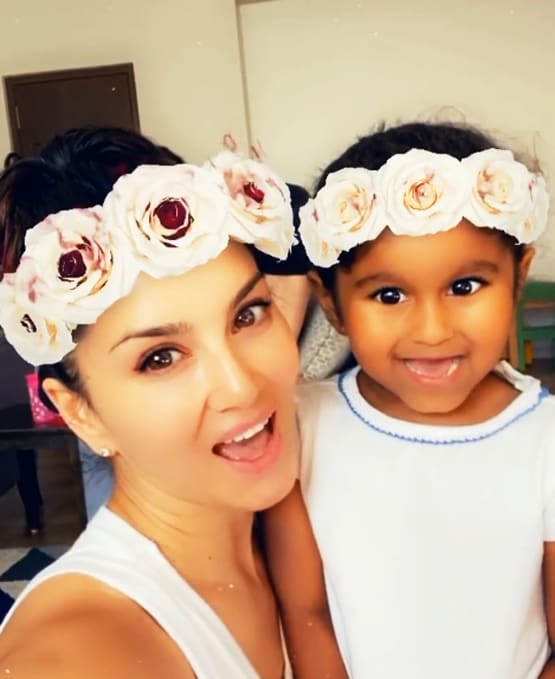 अपने बच्चों को फायर सेफ्टी सेशन दिला रहीं सनी लियोनी, देखें क्यूट फोटोज