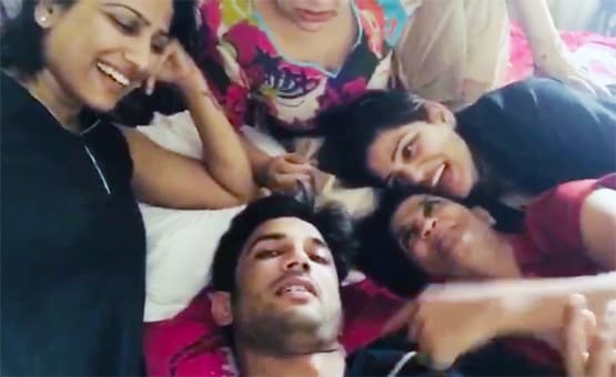 सुशांत का नया वीडियो, फिल्म धोनी की कामयाबी पर बहनों के साथ सेलिब्रेशन