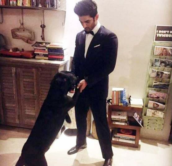 सुशांत के पिता के पास रहने लगा है उनका सबसे चहेता डॉगी, देखें तस्वीरें