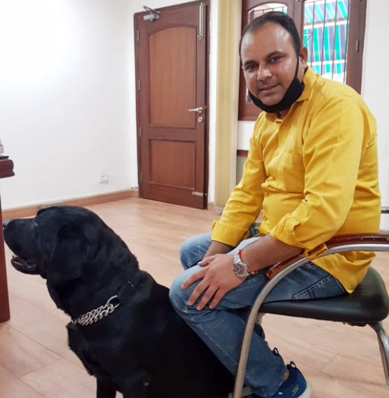 सुशांत के पिता के पास रहने लगा है उनका सबसे चहेता डॉगी, देखें तस्वीरें