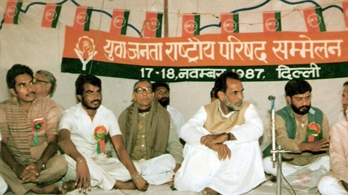 श्याम रजक पूर्व पीएम चंद्रशेखर के साथ