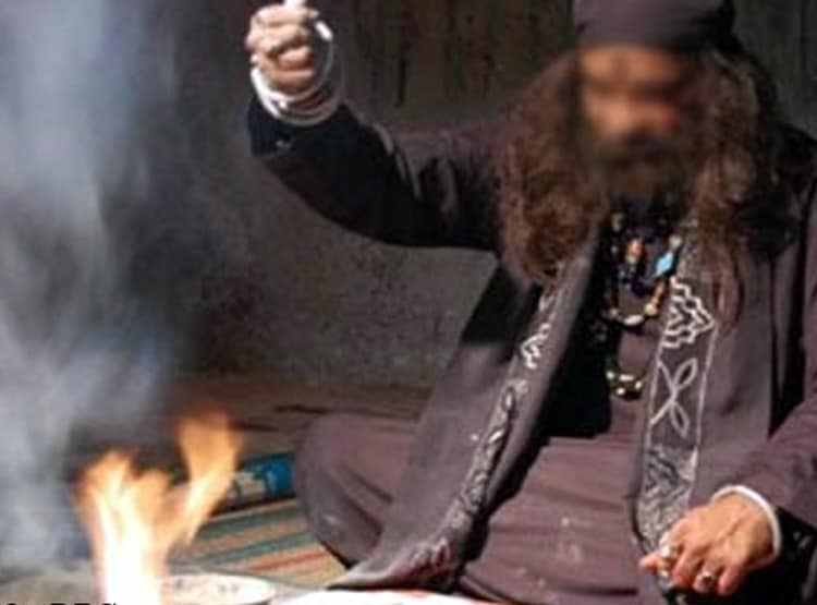 तंत्र विद्या कर रहे थे 2 भाई, एक की मौत हुई तो दूसरा शव को करने लगा जिंदा