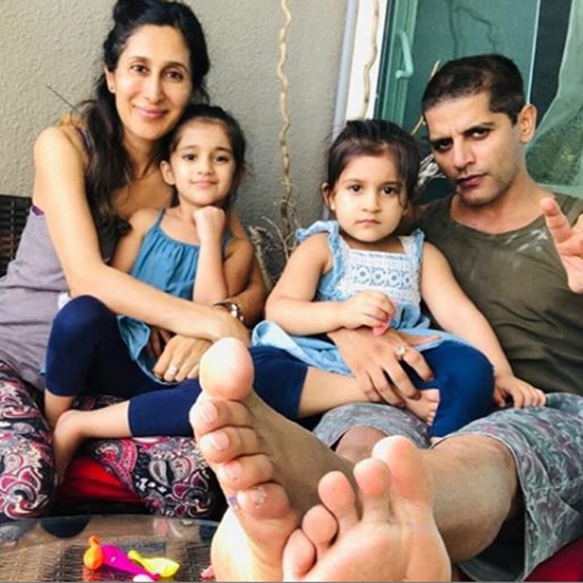 करणवीर बोहरा, उनकी पत्नी तीजे सिधू और बच्चे