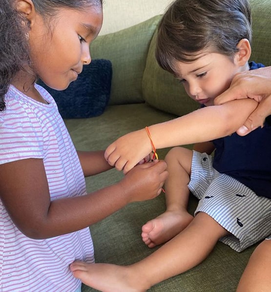 सनी लियोनी के बच्चों ने सेलिब्रेट की राखी, एक्ट्रेस ने शेयर की तस्वीरें