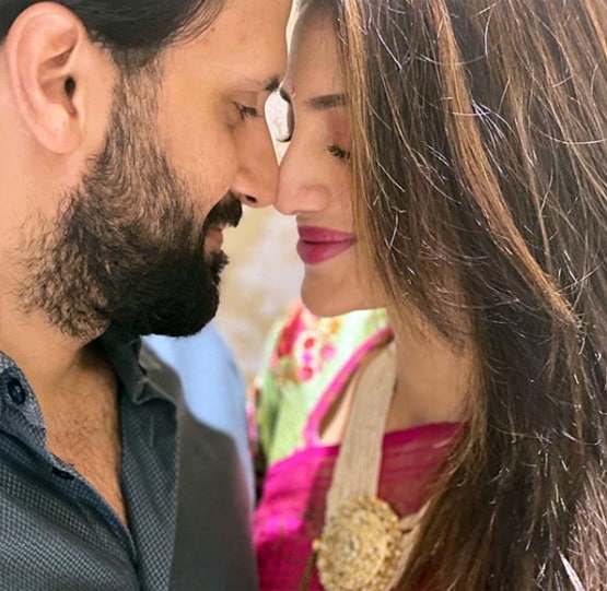 राखी पर नुसरत जहां का ट्रैडिशनल लुक, पति संग शेयर की रोमांटिक फोटो